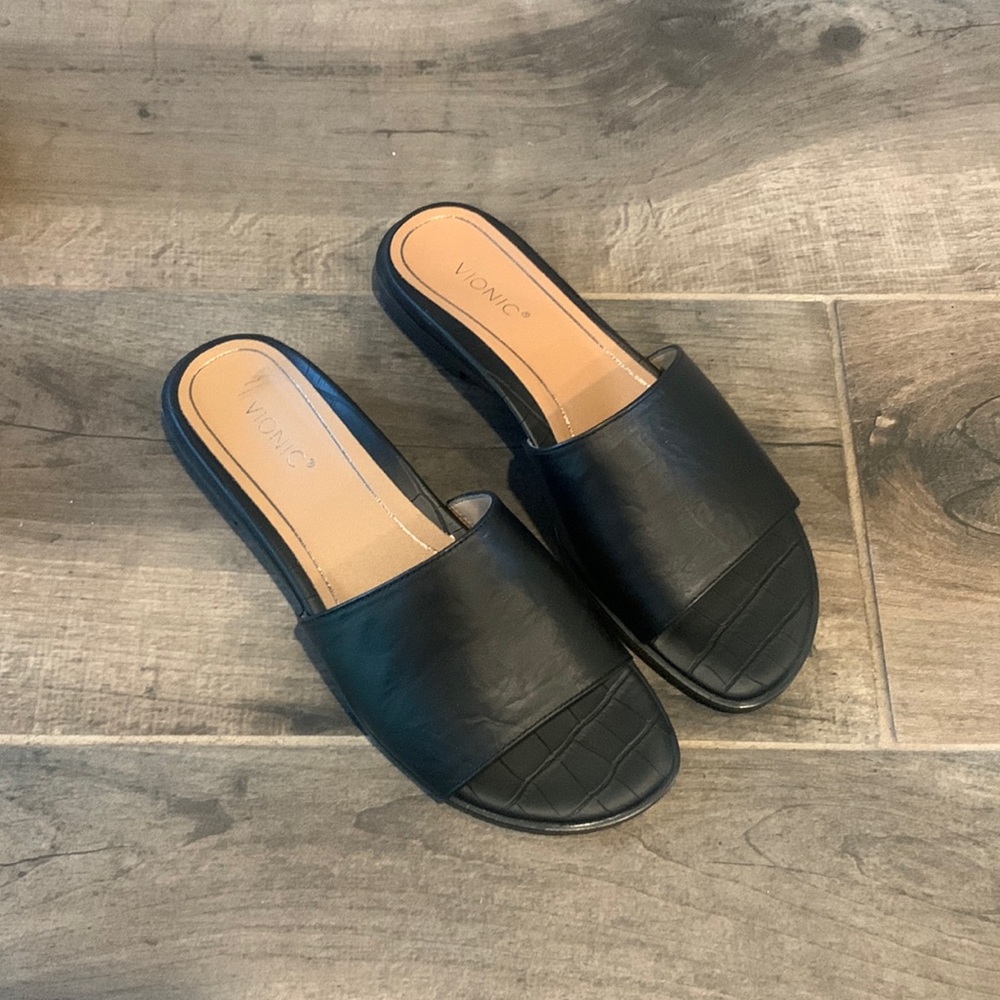 Vionic black leather slide